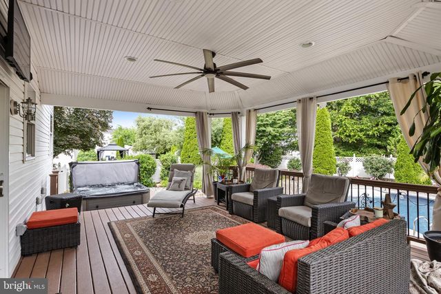 23 EDGEWATER DR, Hainesport, NJ 08036