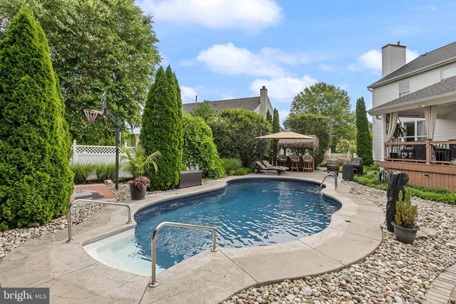 23 EDGEWATER DR, Hainesport, NJ 08036