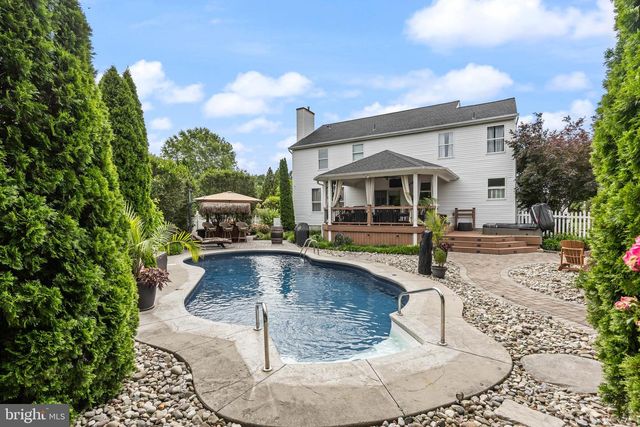 23 EDGEWATER DR, Hainesport, NJ 08036