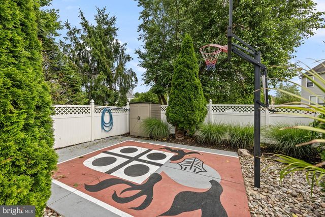 23 EDGEWATER DR, Hainesport, NJ 08036