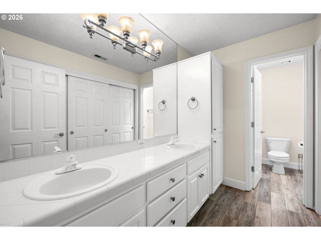 8012 Sw COLIN Ct, Portland, OR 97223