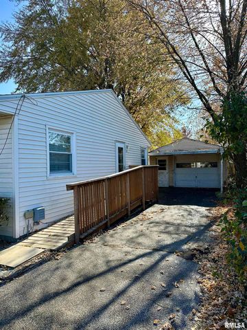 855 W Superior Avenue, Jacksonville, IL 62650