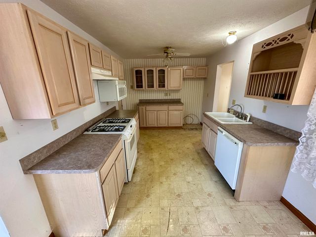 855 W Superior Avenue, Jacksonville, IL 62650