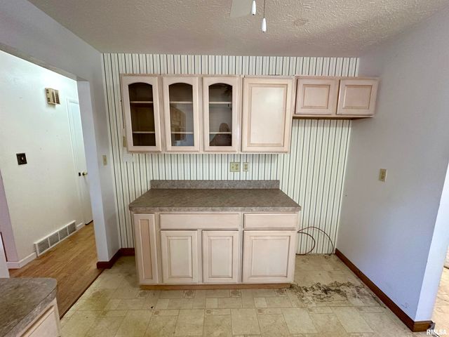 855 W Superior Avenue, Jacksonville, IL 62650