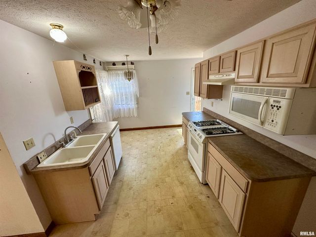 855 W Superior Avenue, Jacksonville, IL 62650