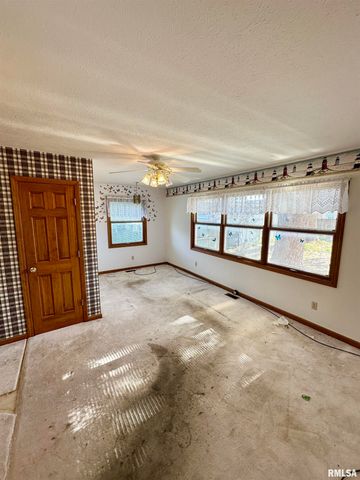 855 W Superior Avenue, Jacksonville, IL 62650