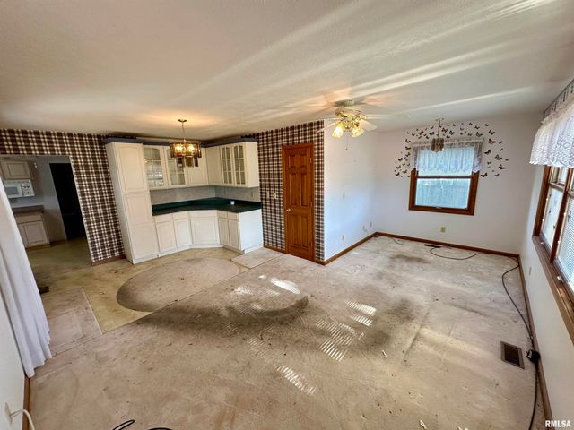 855 W Superior Avenue, Jacksonville, IL 62650