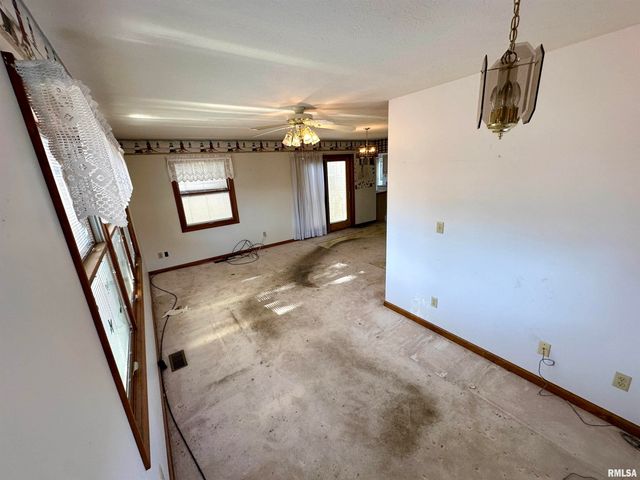 855 W Superior Avenue, Jacksonville, IL 62650