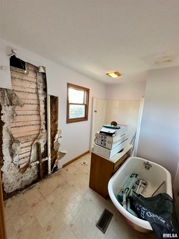 855 W Superior Avenue, Jacksonville, IL 62650