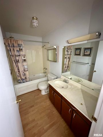 855 W Superior Avenue, Jacksonville, IL 62650