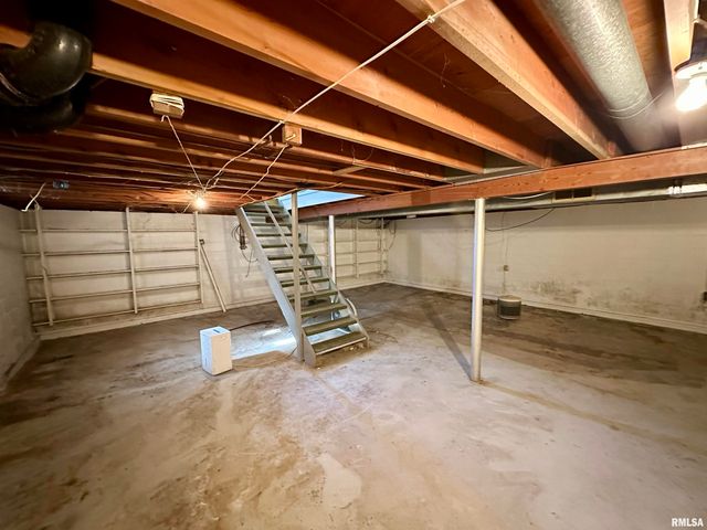 855 W Superior Avenue, Jacksonville, IL 62650