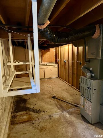 855 W Superior Avenue, Jacksonville, IL 62650