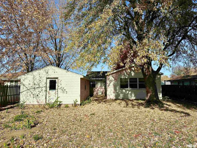 855 W Superior Avenue, Jacksonville, IL 62650