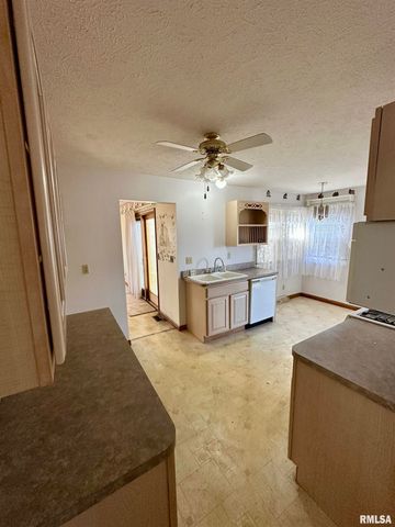 855 W Superior Avenue, Jacksonville, IL 62650