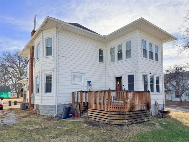 403 E 8th Court, Trenton, MO 64683