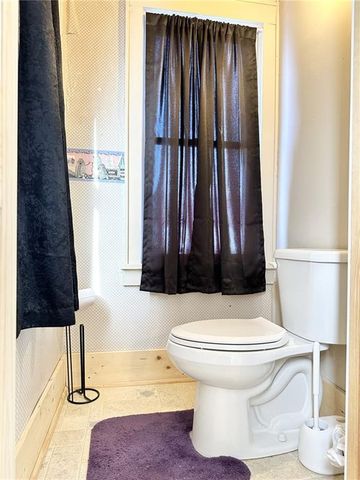 403 E 8th Court, Trenton, MO 64683