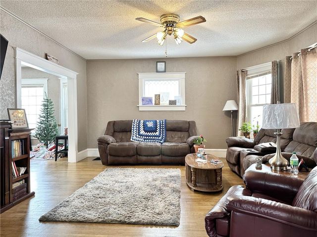 403 E 8th Court, Trenton, MO 64683