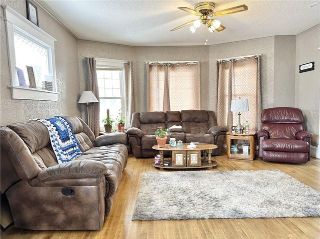 403 E 8th Court, Trenton, MO 64683