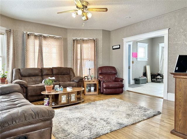 403 E 8th Court, Trenton, MO 64683