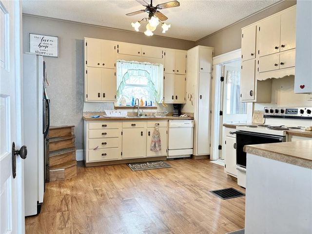 403 E 8th Court, Trenton, MO 64683