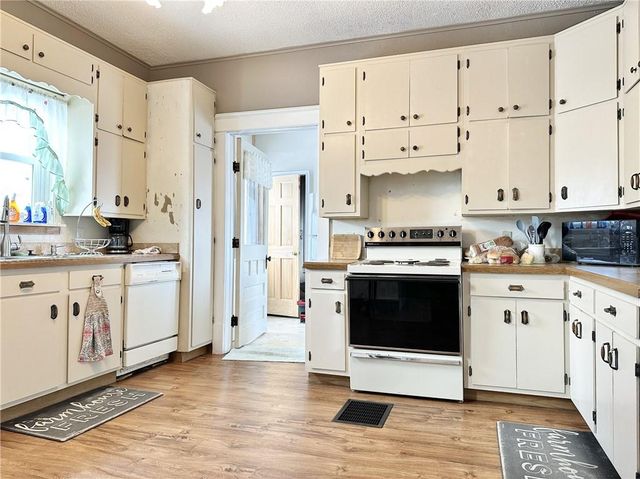 403 E 8th Court, Trenton, MO 64683