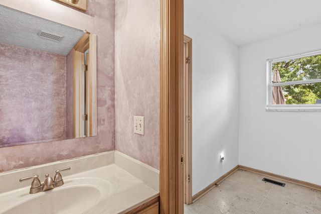 7632 Plainfield Drive, Pickerington, OH 43147