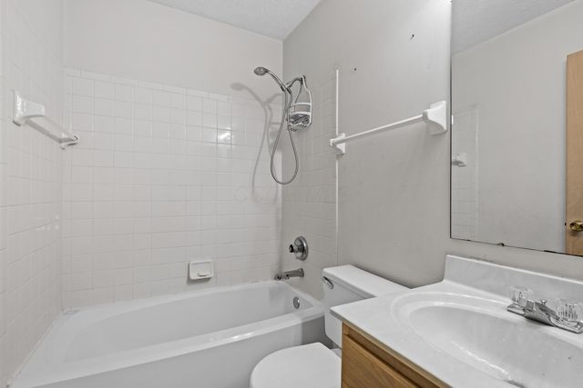 7632 Plainfield Drive, Pickerington, OH 43147