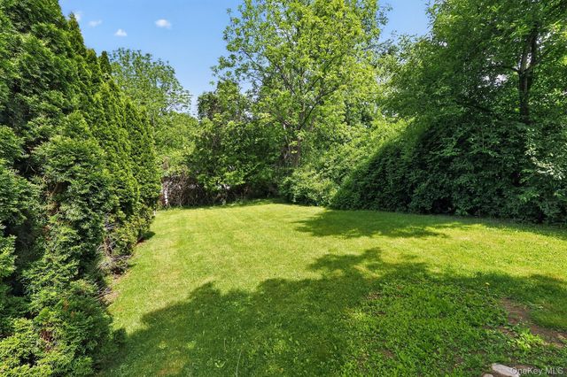 21 Sussex Road, Carmel, NY 10512