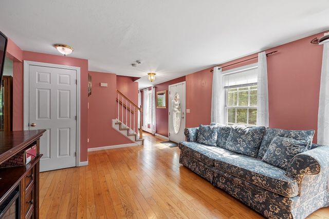 245 West River Road, Hooksett, NH 03106