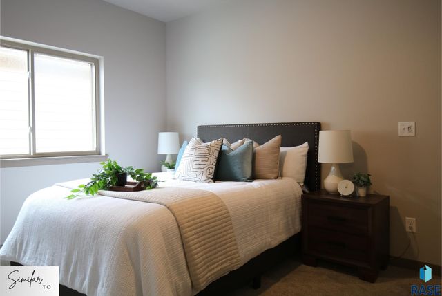 7241 E Waters Edge Pl Place, Sioux Falls, SD 57110