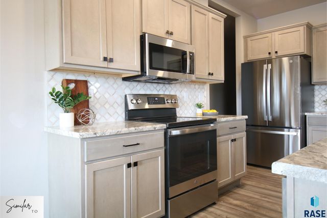 7241 E Waters Edge Pl Place, Sioux Falls, SD 57110