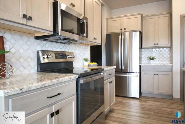 7241 E Waters Edge Pl Place, Sioux Falls, SD 57110