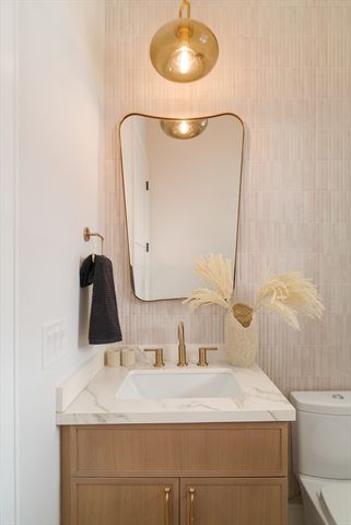 710-712 Watertown Street 712, Newton, MA 02460