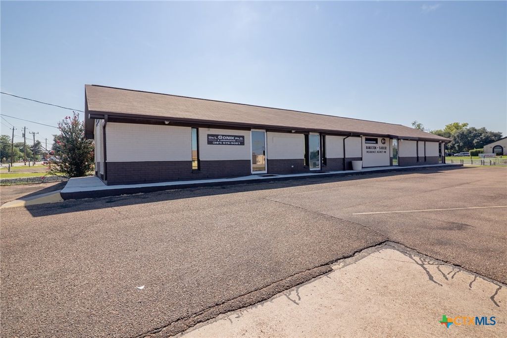 1001 E Airline Road, Victoria, TX 77901