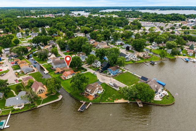 27 Atwater Parkway, Fox Lake, IL 60020