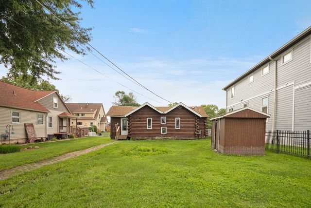 27 Atwater Parkway, Fox Lake, IL 60020