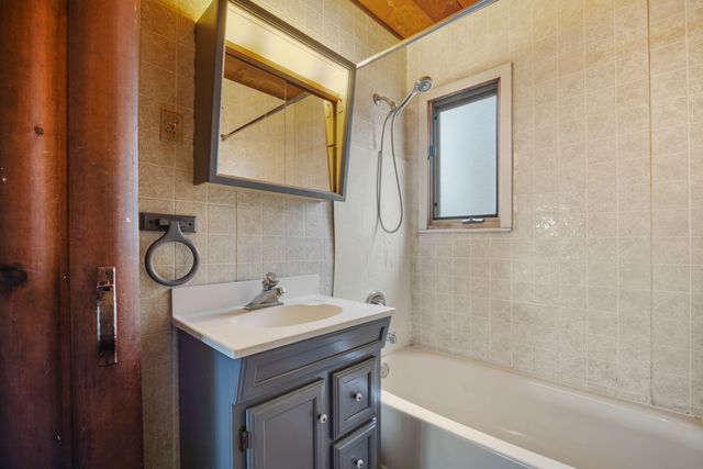 27 Atwater Parkway, Fox Lake, IL 60020