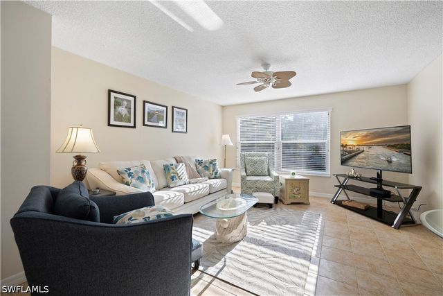 578 Broad AVE S 578, Naples, FL 34102