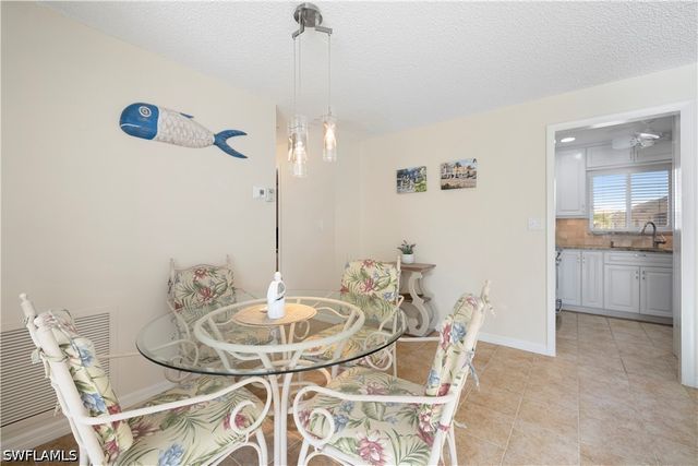 578 Broad AVE S 578, Naples, FL 34102