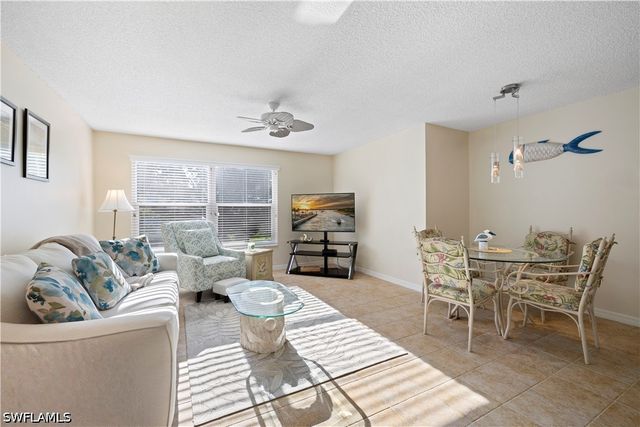 578 Broad AVE S 578, Naples, FL 34102