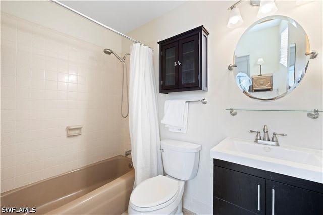 578 Broad AVE S 578, Naples, FL 34102