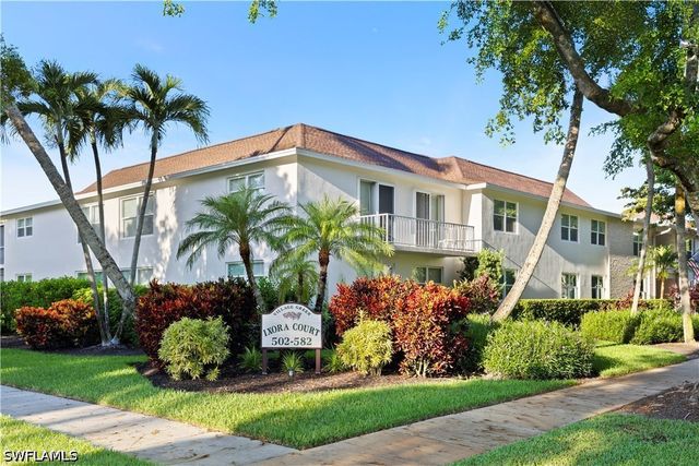 578 Broad AVE S 578, Naples, FL 34102