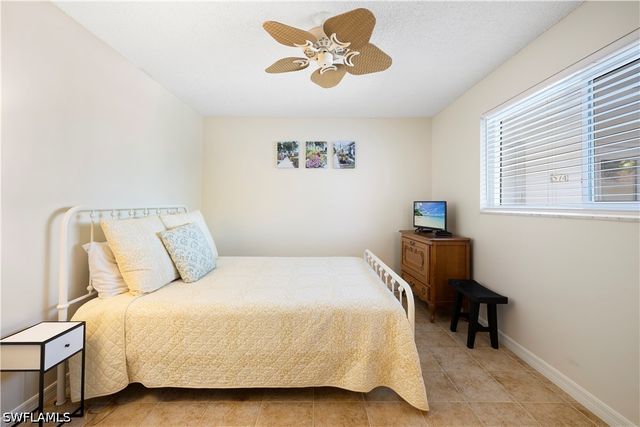 578 Broad AVE S 578, Naples, FL 34102