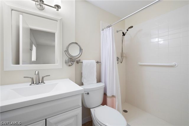 578 Broad AVE S 578, Naples, FL 34102