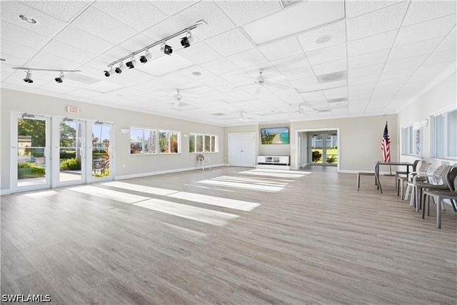 578 Broad AVE S 578, Naples, FL 34102
