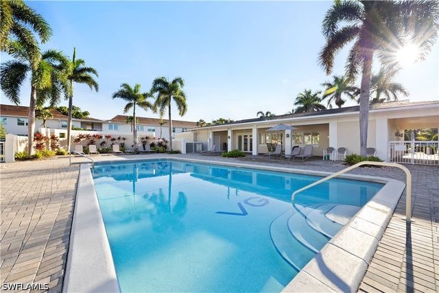 578 Broad AVE S 578, Naples, FL 34102