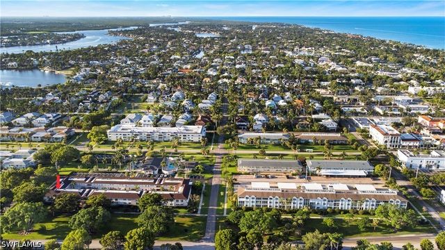 578 Broad AVE S 578, Naples, FL 34102