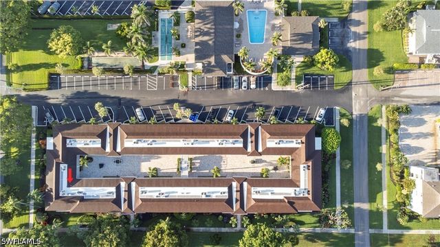 578 Broad AVE S 578, Naples, FL 34102