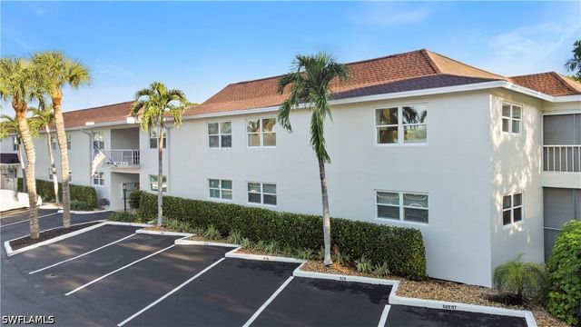 578 Broad AVE S 578, Naples, FL 34102