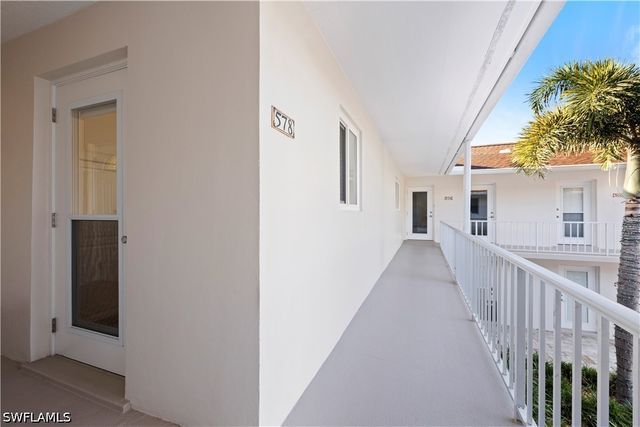578 Broad AVE S 578, Naples, FL 34102